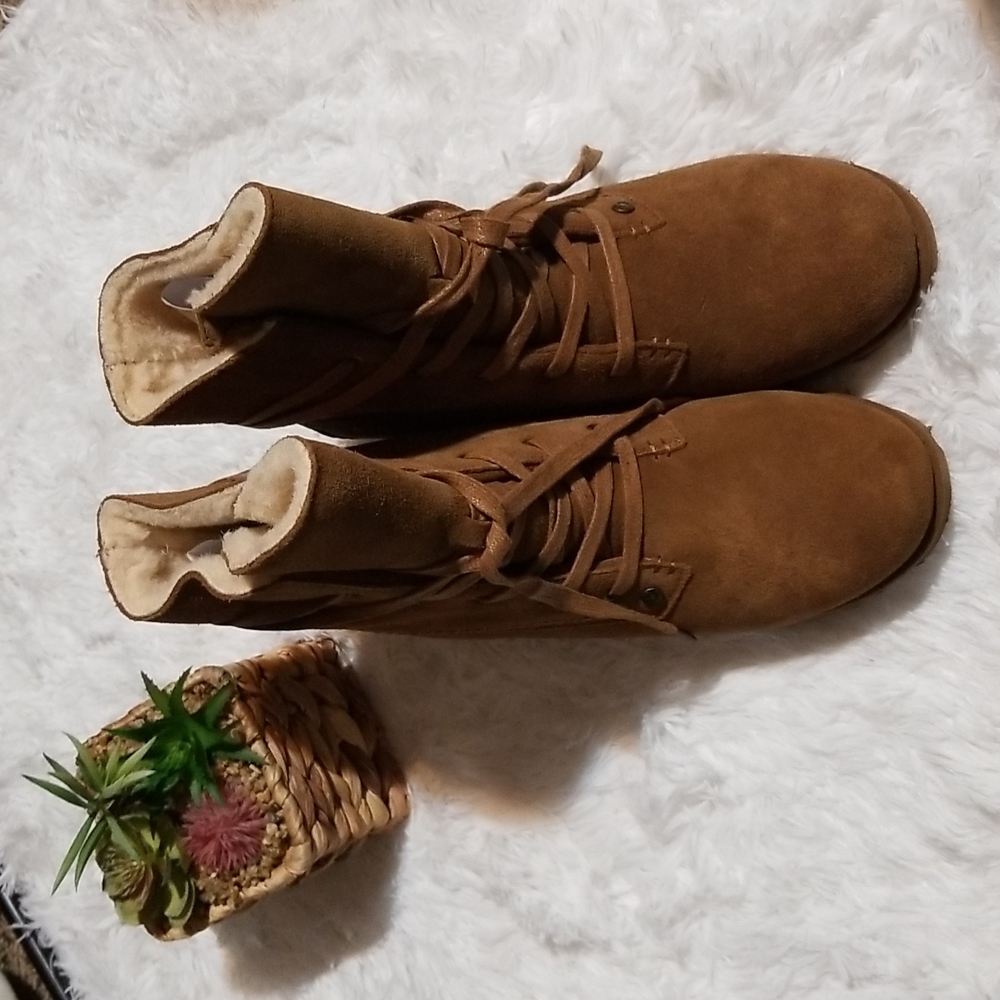 BEARPAW Women's Krista  Boot Classic Suede, Size 9.5